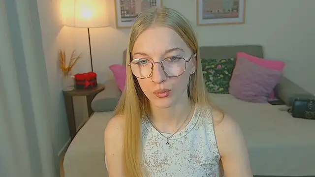 EvaEvis online show from April 13, 2026, 9:02 am