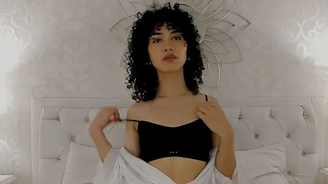 Julietta    online show from April 16, 2026, 12:06 pm