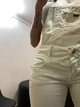 AlanaBrunetteX X online show from June 3, 2026, 11:31 pm