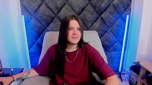 MatthewDavis  online show from April 15, 2026, 11:38 am