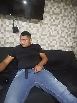 Snapshot of luis20212 chatting on June 17, 2026, 3:28 am luis20212 online show from June 17, 2026, 3:28 am
