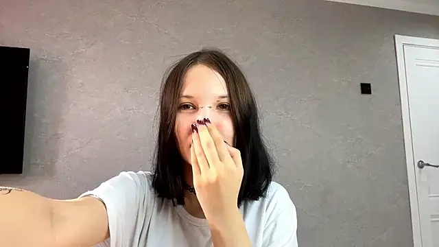 AmeliaMiotii online show from April 4, 2026, 10:33 am