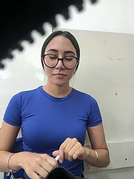 juliacosta online show from April 1, 2026, 1:52 pm