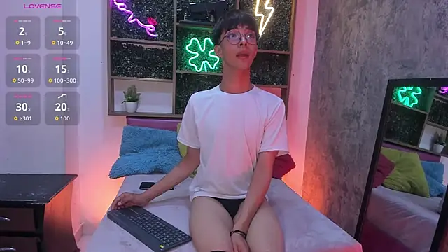 Eyden Connor online show from June 2, 2026, 11:05 pm