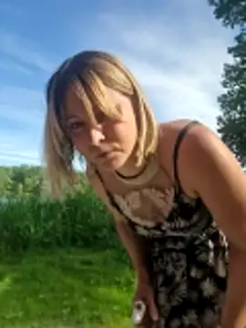 Elisialila online show from April 18, 2026, 8:49 am