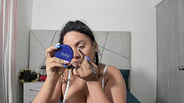 VeraBellucci online show from April 7, 2026, 11:12 am