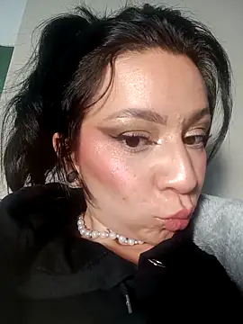 Kollontai online show from April 16, 2026, 3:40 am