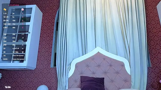 KristinaGriner online show from April 18, 2026, 4:04 am