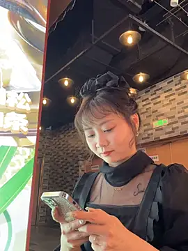 Huihui 518 online show from April 9, 2026, 6:19 am