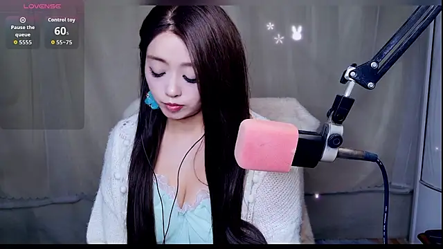 Cuviee online show from April 7, 2026, 10:33 pm