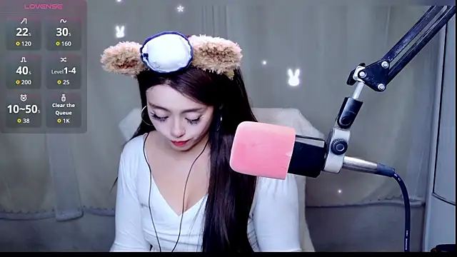 Cuviee online show from April 7, 2026, 10:28 am