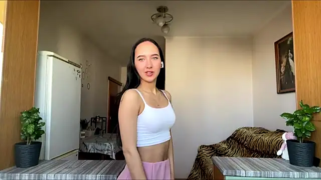 Liesenaniles online show from April 14, 2026, 6:07 am