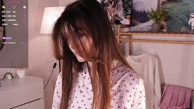 CherlyGuss online show from April 13, 2026, 3:21 am