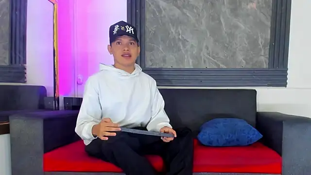 Robert smith26 online show from April 10, 2026, 11:39 am