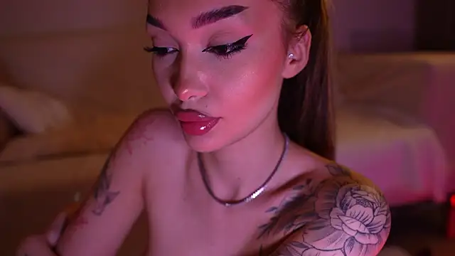 SashaFererra online show from April 16, 2026, 9:39 pm