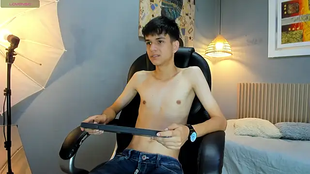 Snapshot of maxim_rod chatting on June 10, 2026, 12:17 pm maxim rod online show from June 10, 2026, 12:17 pm