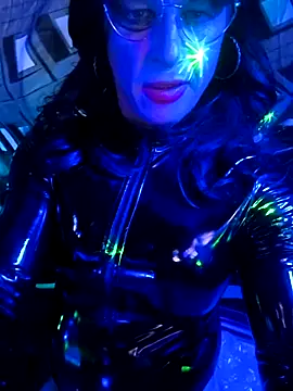 DomMONIKA online show from April 30, 2026, 9:08 pm