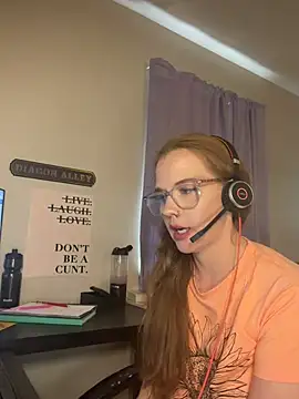 RoxyRedXO12 online show from March 31, 2026, 9:50 pm