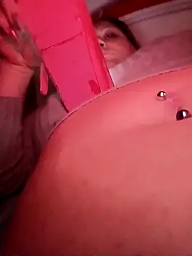 Ninettahot online show from April 3, 2026, 4:57 pm