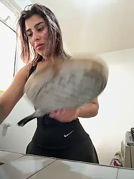 Emmaliz14 online show from April 1, 2026, 7:44 pm