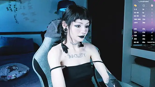Snapshot of H3xD0ll chatting on July 12, 2026, 11:55 am H3xD0ll online show from July 12, 2026, 11:55 am