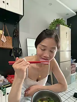 yuanpu0925 online show from April 3, 2026, 4:30 am