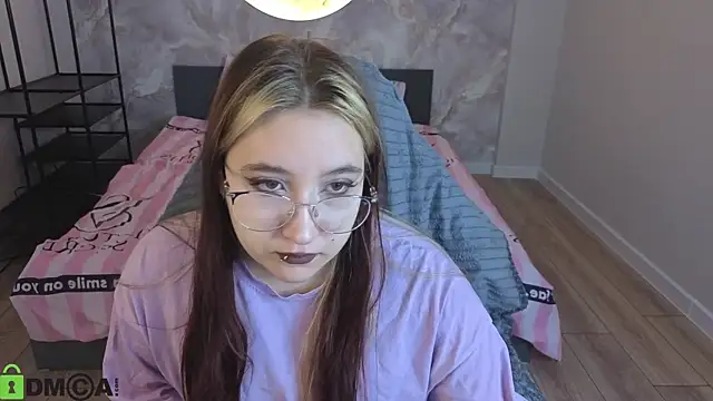 Luna Host online show from April 14, 2026, 1:32 am