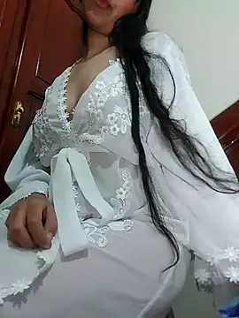 FatinSexy online show from April 9, 2026, 12:01 am