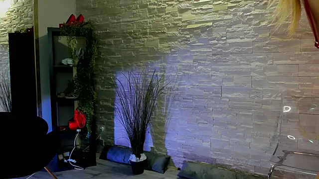 JeniferRosee online show from April 16, 2026, 7:47 pm