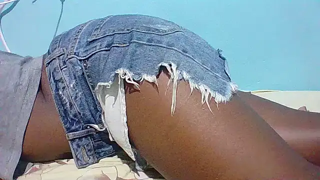BOOBQUEEN25 online show from April 19, 2026, 6:10 pm
