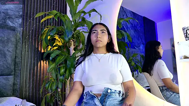 Amaia aa  online show from April 15, 2026, 7:40 pm