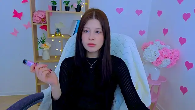 EvaOnyx online show from April 7, 2026, 9:00 am