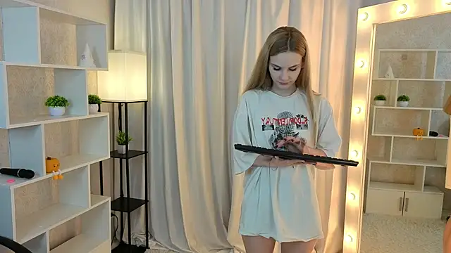 SugarNyaa online show from April 3, 2026, 5:14 am