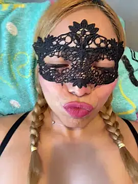 Maddyloveee online show from April 25, 2026, 6:27 pm