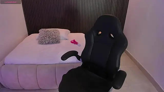 MILLYEVANS1 online show from April 11, 2026, 3:03 am