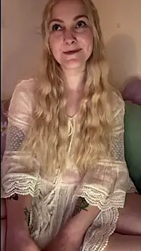 LoveAliceXXX online show from April 14, 2026, 7:41 pm