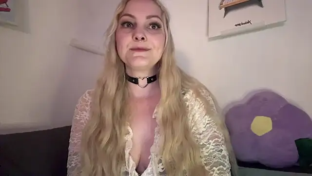 LoveAliceXXX online show from April 8, 2026, 7:37 pm