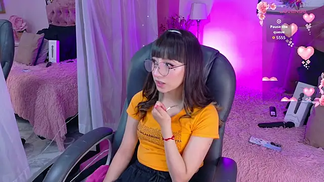 Keiko Amane online show from April 18, 2026, 2:36 am