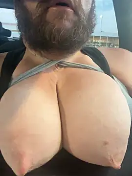 hugemanbreasts online show from July 22, 2026, 1:29 am