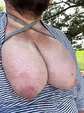 hugemanbreasts online show from July 19, 2026, 9:33 pm