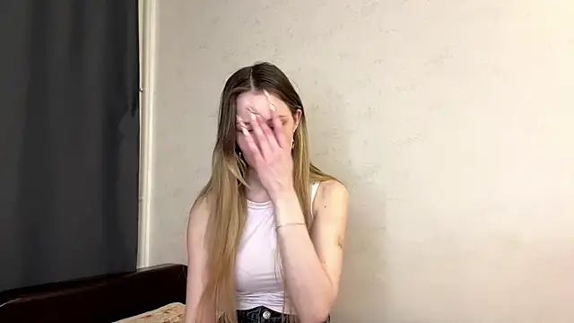 MaryManchitto online show from April 5, 2026, 3:30 pm