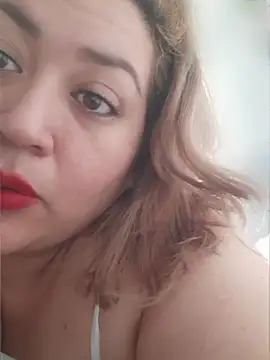 Amalianoir online show from April 13, 2026, 2:32 pm