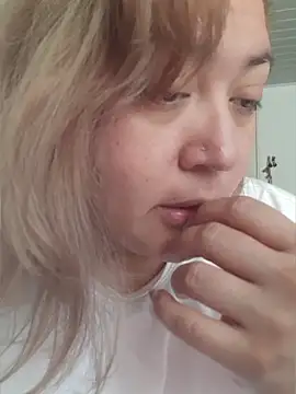 Amalianoir online show from April 3, 2026, 2:23 pm