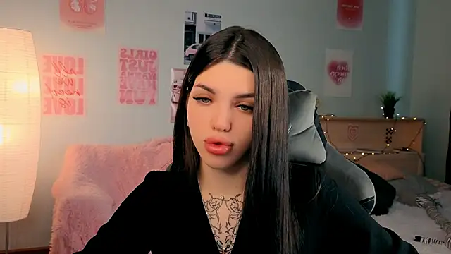 molly rettyy online show from April 18, 2026, 4:48 am