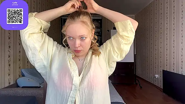 Snapshot of LolaZola chatting on May 2, 2026, 7:35 am LolaZola online show from May 2, 2026, 7:35 am