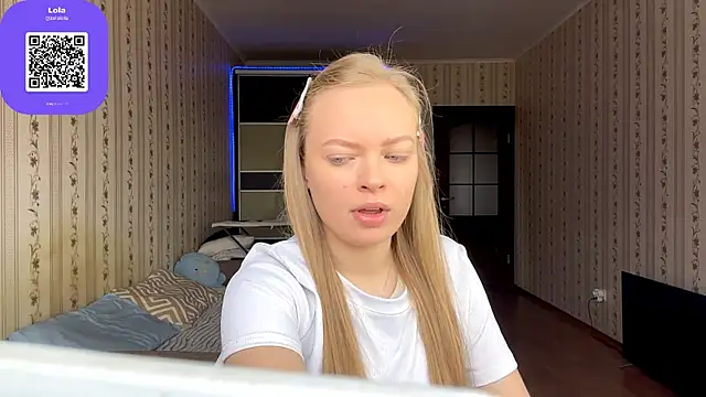 Snapshot of LolaZola chatting on April 18, 2026, 8:05 am LolaZola online show from April 18, 2026, 8:05 am
