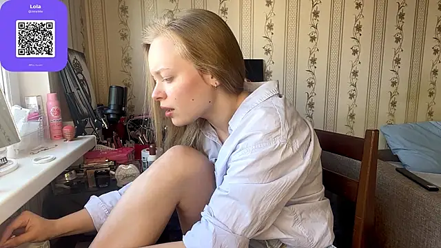Snapshot of LolaZola chatting on May 7, 2026, 7:23 am LolaZola online show from May 7, 2026, 7:23 am