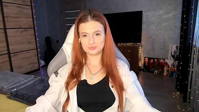 FoxyEmma online show from April 17, 2026, 12:08 pm