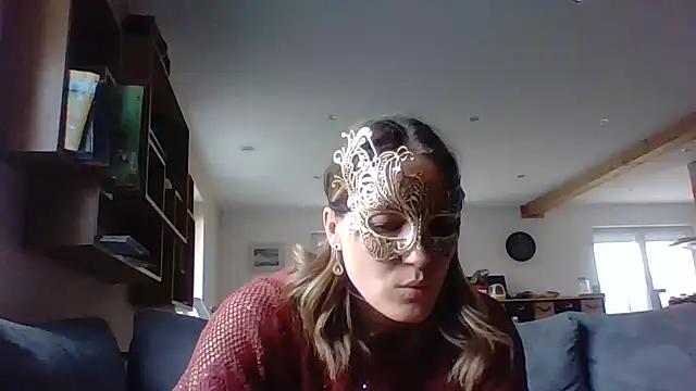 Snapshot of NanouJuju chatting on May 5, 2026, 3:04 pm NanouJuju online show from May 5, 2026, 3:04 pm
