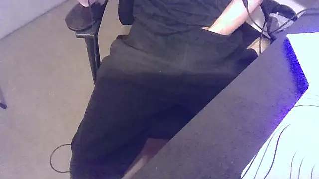 alexiiiiiiioo online show from April 17, 2026, 7:06 pm